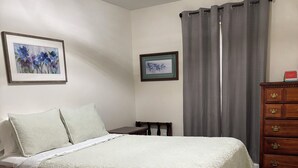 2 bedrooms, iron/ironing board, free WiFi, bed sheets - Duplex in the country ten minutes from Frankenmuth-Betty’s Birch Run Road Place. (Millington)