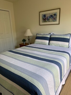 2 عدّة غرف نوم ومكواة/لوح كي وواي فاي مجانًا وملاءات أسرّة