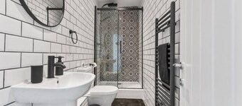 JRR Stays - Burton Upon Trent - 43 Min Alton Towers