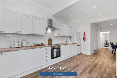 JRR Stays - Burton Upon Trent - 43 Min Alton Towers