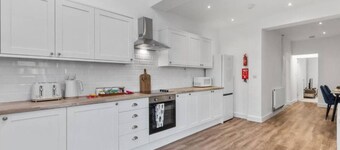 JRR Stays - Burton Upon Trent - 43 Min Alton Towers