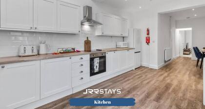 JRR Stays - Burton Upon Trent - 43 Min Alton Towers