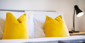 2 bedrooms, iron/ironing board, free WiFi - Sandeman by Central Serviced Apartments - 3 Double Beds (Dundee)