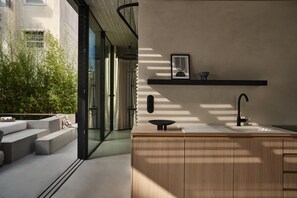 Minibar, in-room safe, desk, laptop workspace - The Newel Psychiko (Athens)