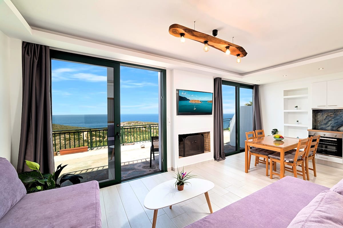 Deluxe Apartment | Living room | Smart TV