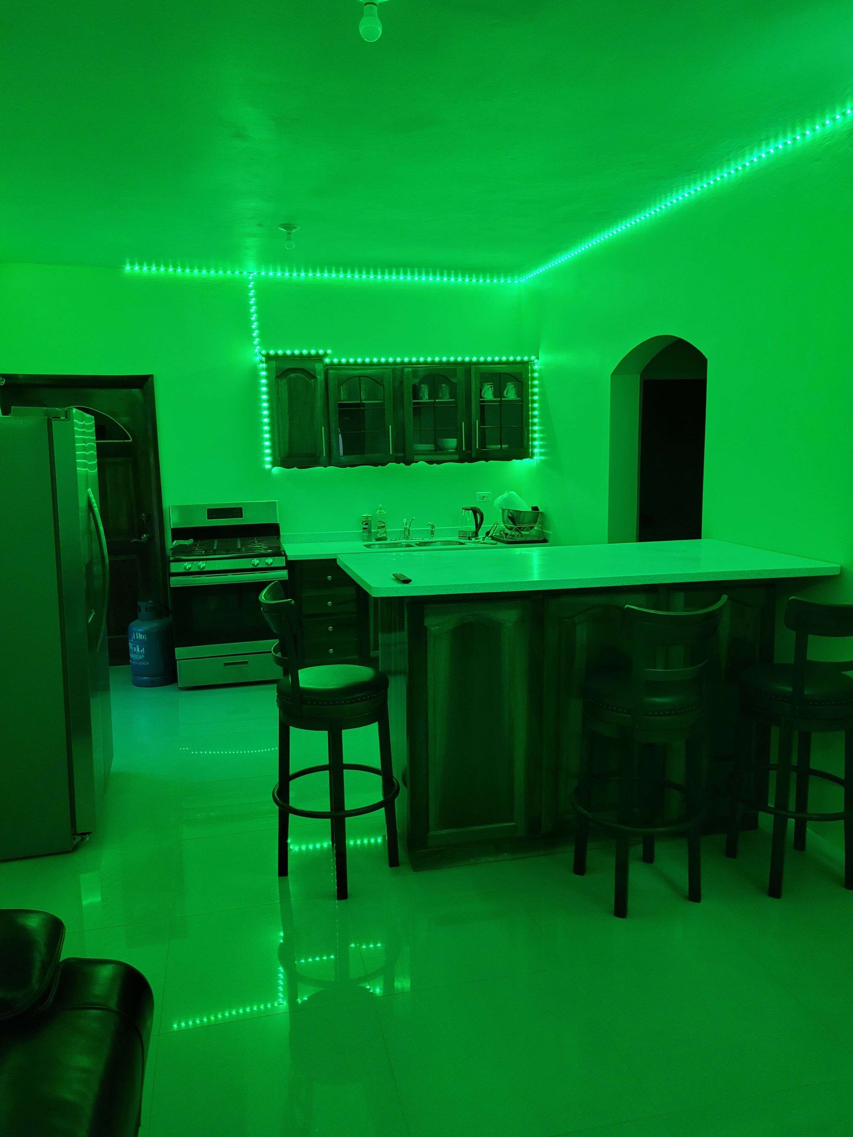 Réfrigérateur, four, plaque de cuisson