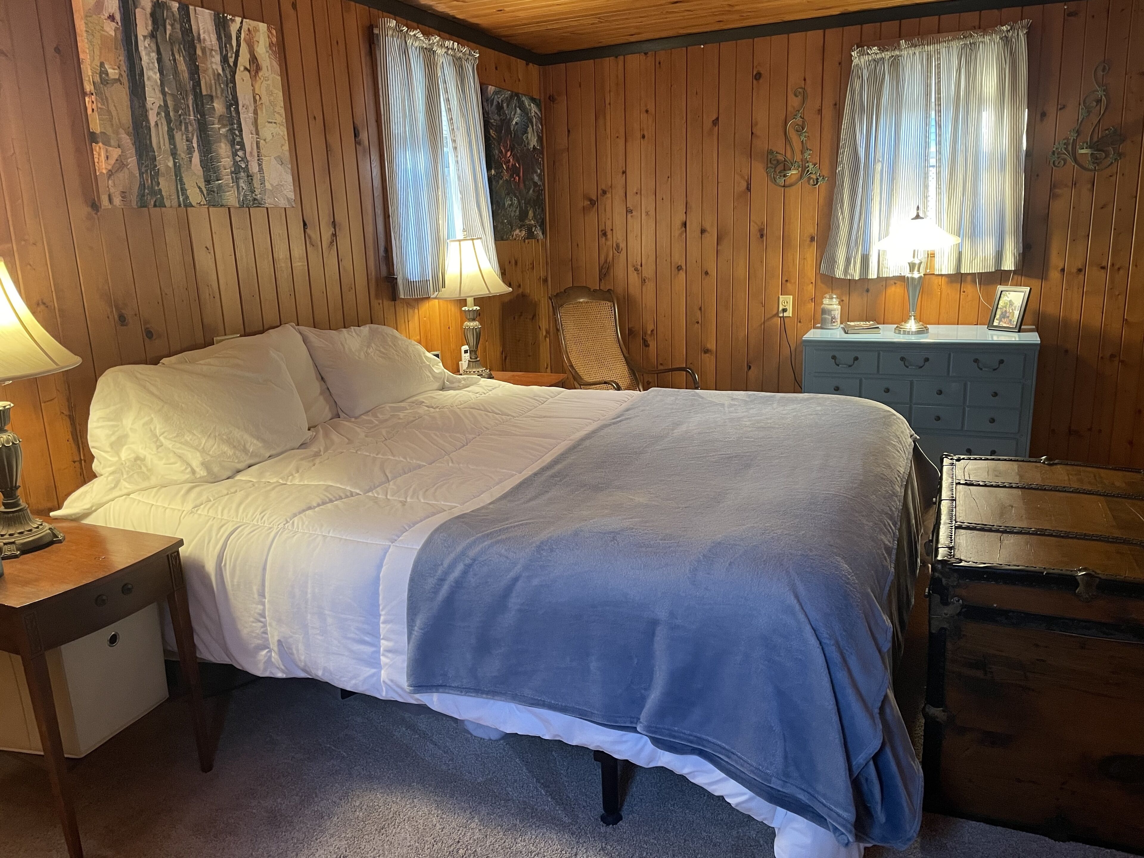 Cozy Little Blue Cottage by the Bay