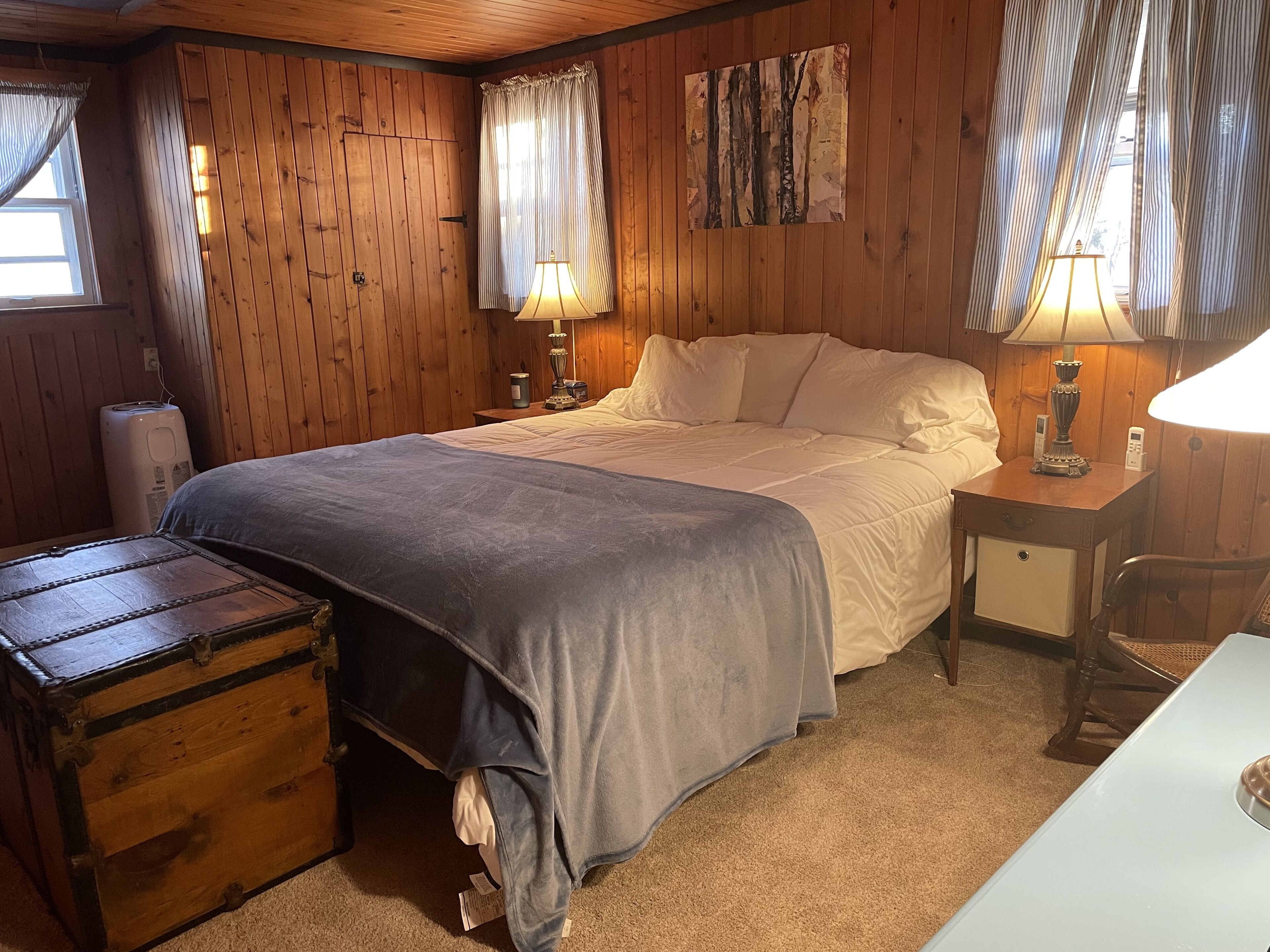 Cozy Little Blue Cottage by the Bay