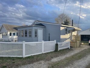 Exterior - Cozy Little Blue Cottage by the Bay (Slaughter Beach)