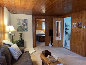 1 bedroom, desk, free WiFi, bed sheets - Cozy Little Blue Cottage by the Bay (Slaughter Beach)