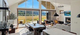 4 Bedroom Luxury Home with Detached Mother-in-Law Studio in Suncadia