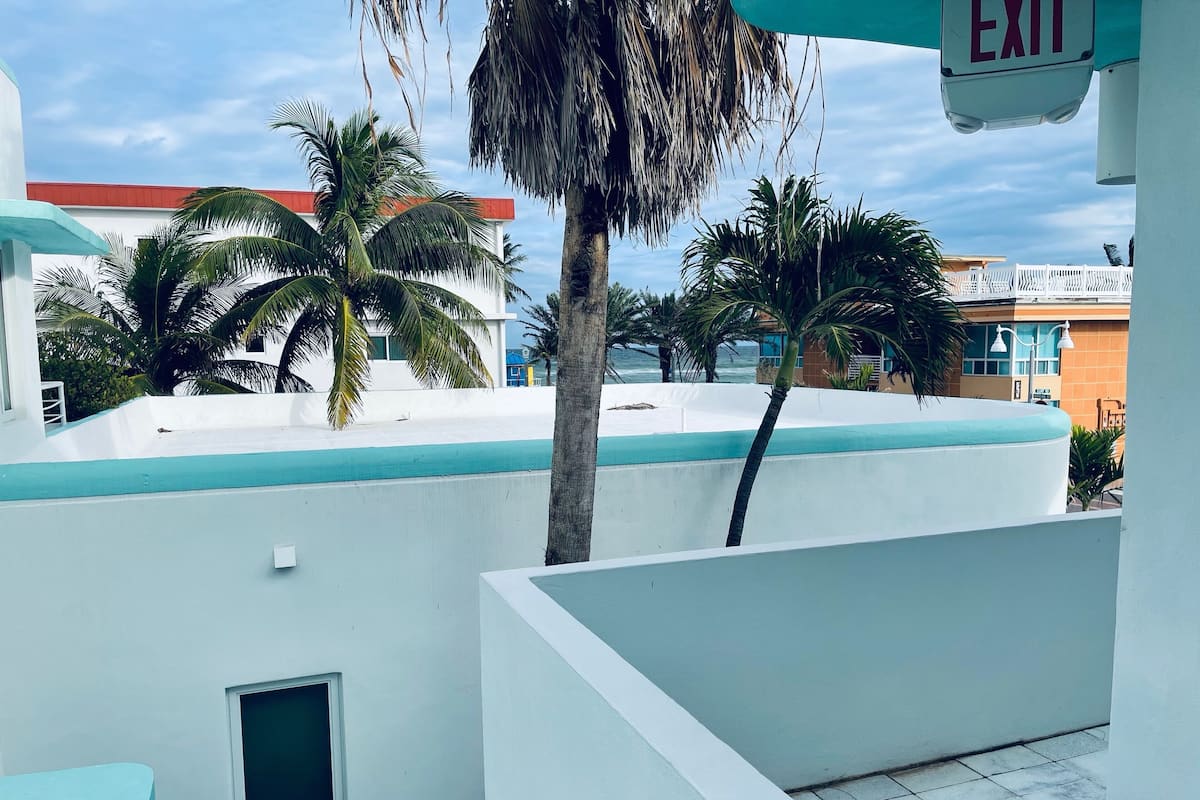Superior Studio | 1 bedroom, blackout curtains, iron/ironing board, free WiFi