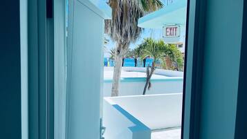 Cortinas blackout, tabla de planchar con plancha y wifi gratis