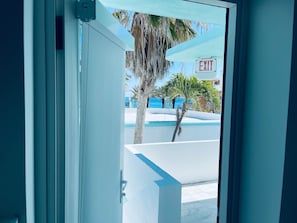 Cortinas blackout, tabla de planchar con plancha y wifi gratis