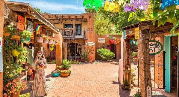 Stroll through this charming courtyard, surrounded by lush greenery and historic buildings.
