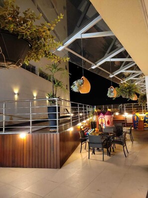 室外游泳池,日光浴躺椅