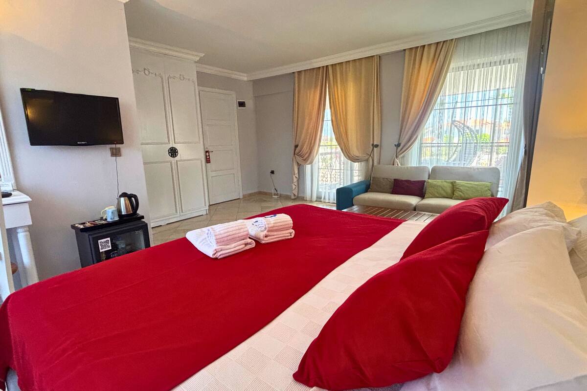 Rom – honeymoon | Minibar, safe på rommet, skrivebord for bærbar PC og blendingsgardiner