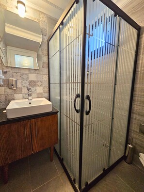 Standard Room, Garden Area | Bathroom | Shower, rainfall showerhead, hair dryer, slippers - B&B Boutique Hotel (Ortaca)
