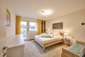 5 bedrooms, desk, iron/ironing board, free WiFi