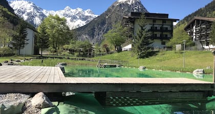 Alpenstadt Lodge, Family and Friends