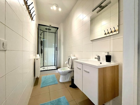 Standard Apartment | Bathroom. L'appartement d'Houyet
