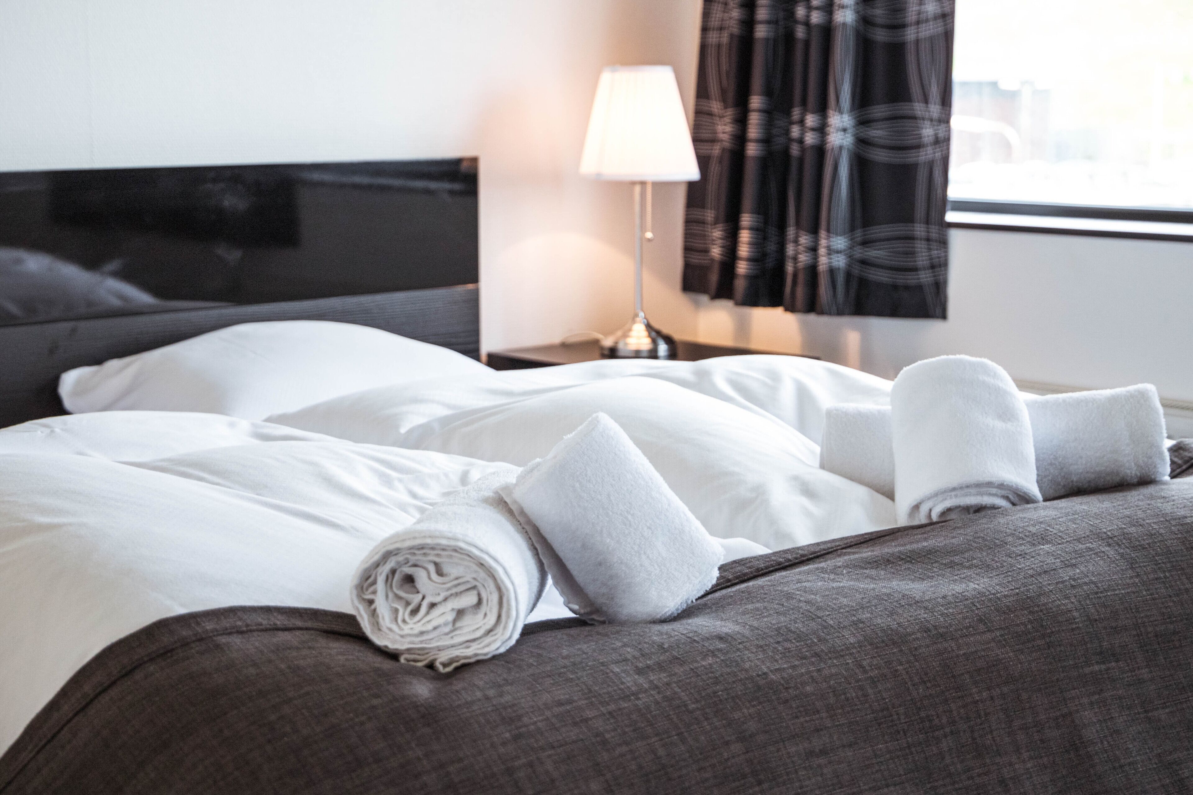 comfort room, sea view | hypo-allergenic bedding, desk, laptop workspace, free wifi