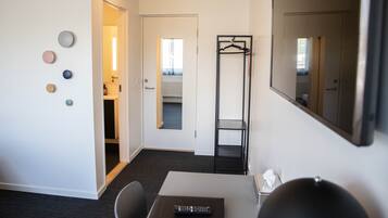 Superior Double Room, 1 Queen Bed. Ground Floor Only. | Literie hypoallergénique, bureau
