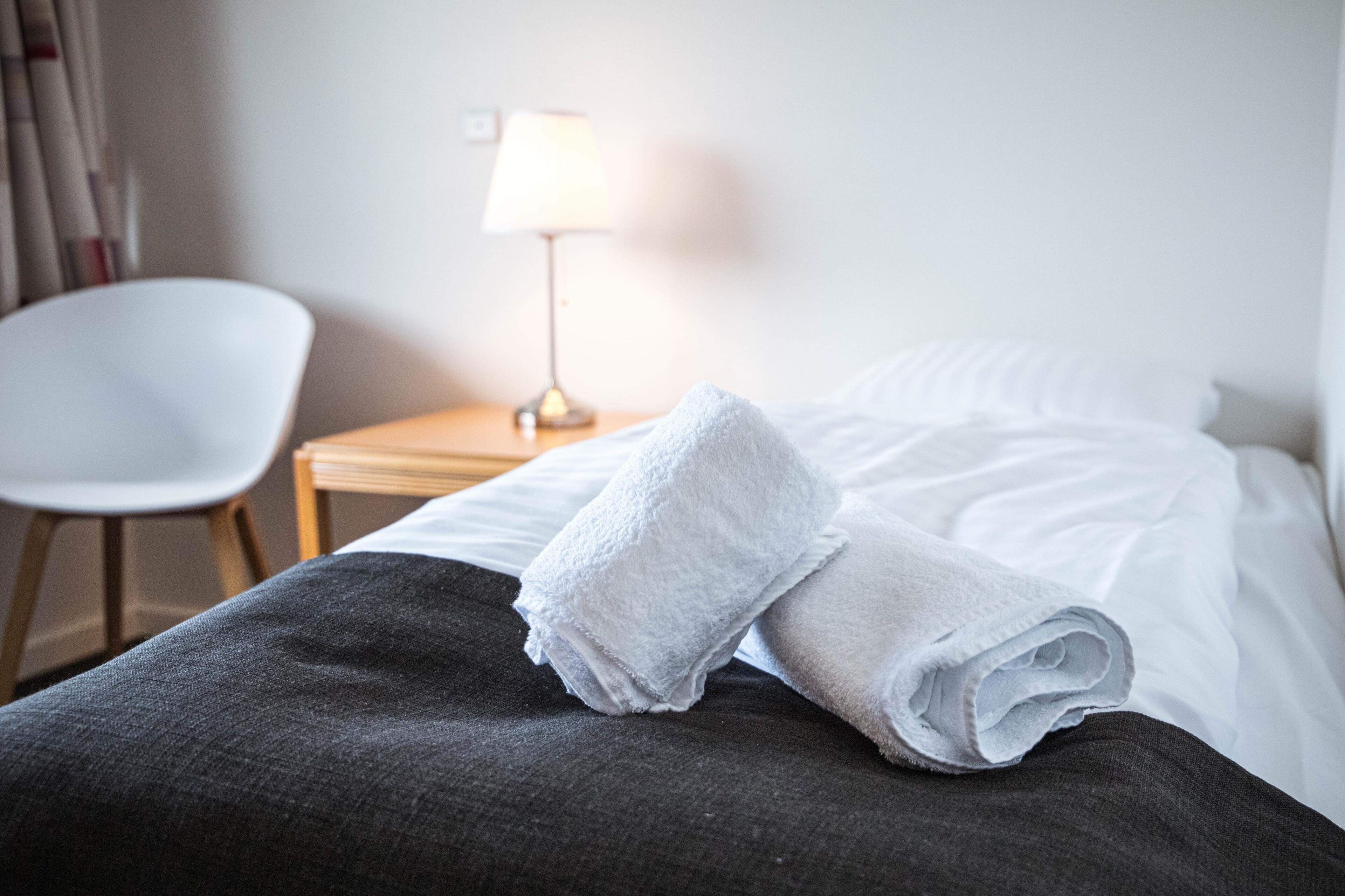 single room | hypo-allergenic bedding, desk, laptop workspace, free wifi