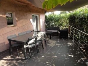 Outdoor dining - 4-Bedroom Villa with Heated Pool, Sleeps 2–7 (Zonza)