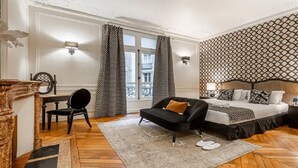 3 soverom, safe på rommet, skrivebord og strykejern/-brett
