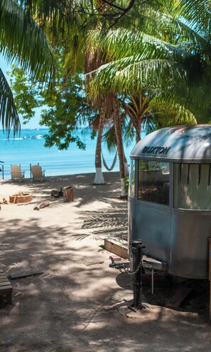 Una spiaggia nelle vicinanze