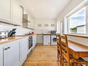 Lavastoviglie, seggiolone, freezer