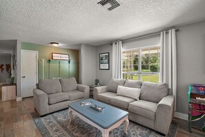 Smart-TV, Kamin, Videospiele, DVD-Player