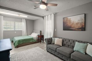 4 habitaciones, caja de seguridad en la habitación y escritorio