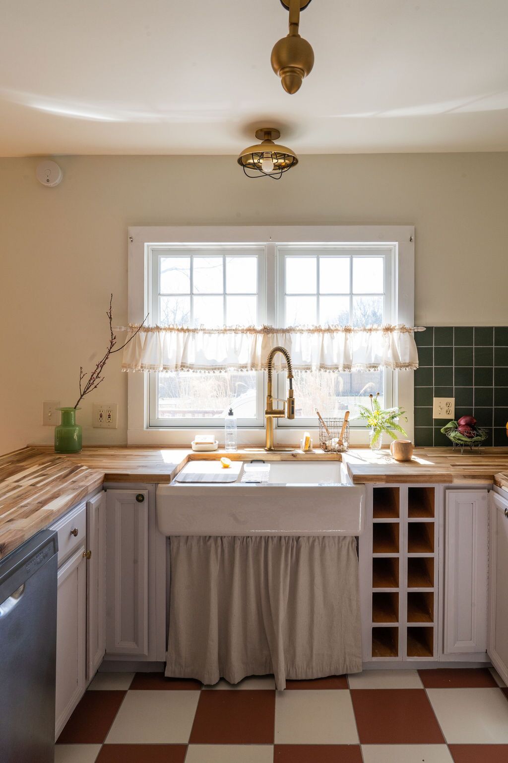 A Vibrant Restored Hudson River Home For Rest