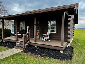Exterior - Cozy Perrysburg Cabin - Studio with Fireplace! (Perrysburg)