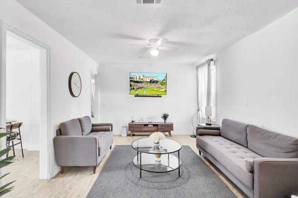 Perfect Private Getaway in Beautiful Pine Bluff!