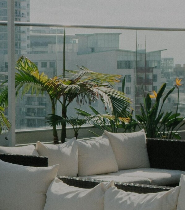 Property grounds - Beautiful Sunnyvale 1BR w/ Pool, Gym & Spa, near Tech HQs, by Blueground (South Bay)