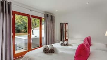 4 bedrooms, free WiFi, bed sheets