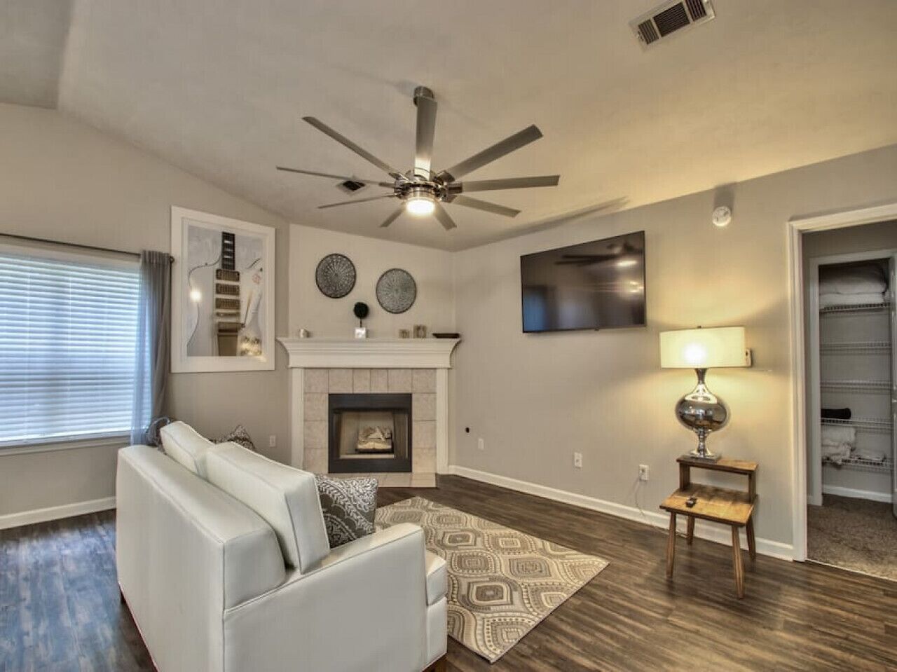 Large Groups Welcome (Go Seminoles, Go Rattlers)