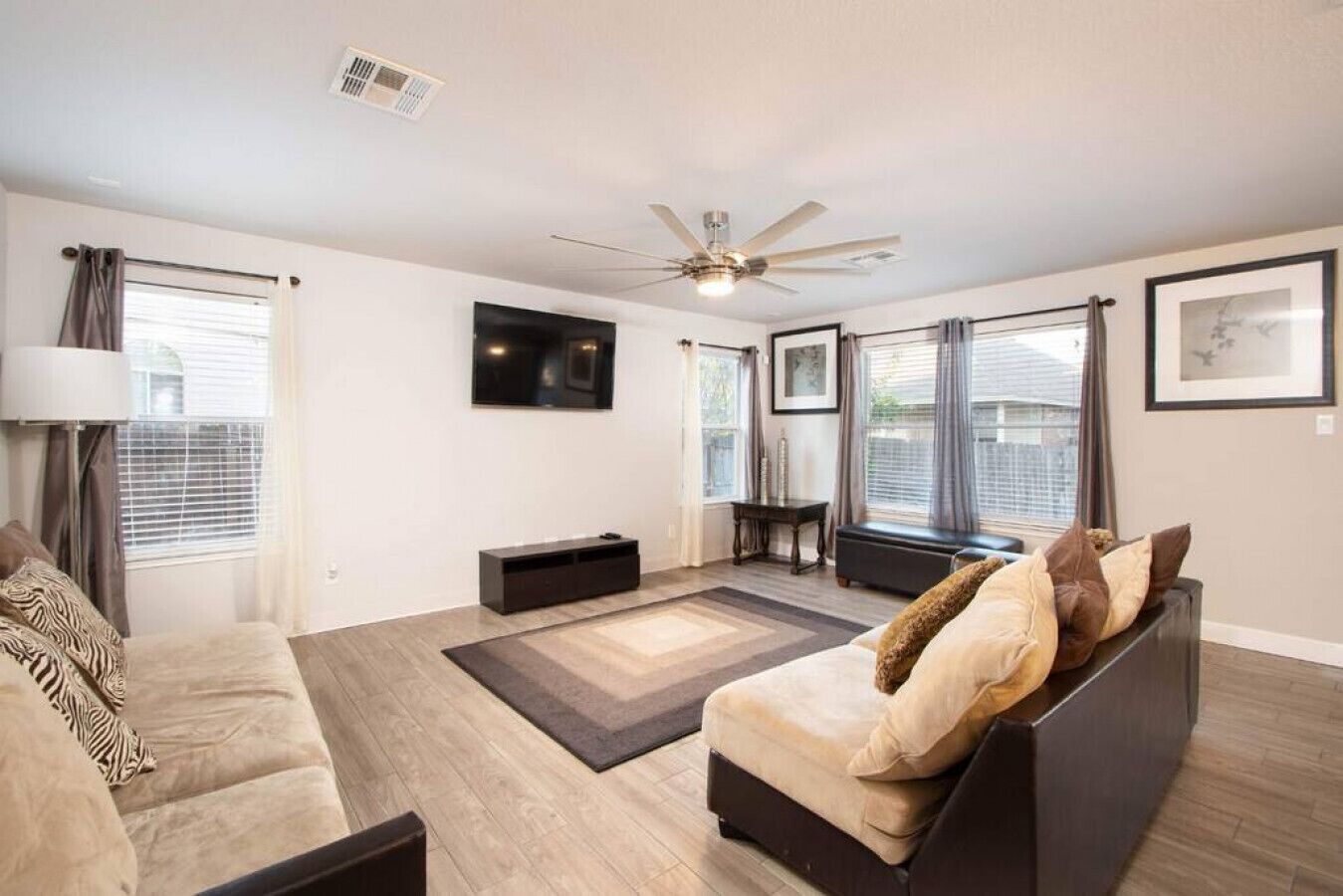 Beautiful 2 Story Near Seaworld and Lackland AFB