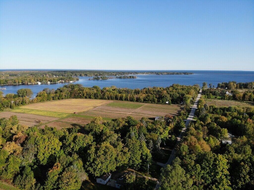 Kitchenette offering 2 Queen Beds at a mom and pop motel 1/2 mile to the bay ...