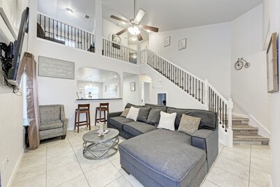 2 Story 4 Bedroom Modern Home near Kalahari Resort