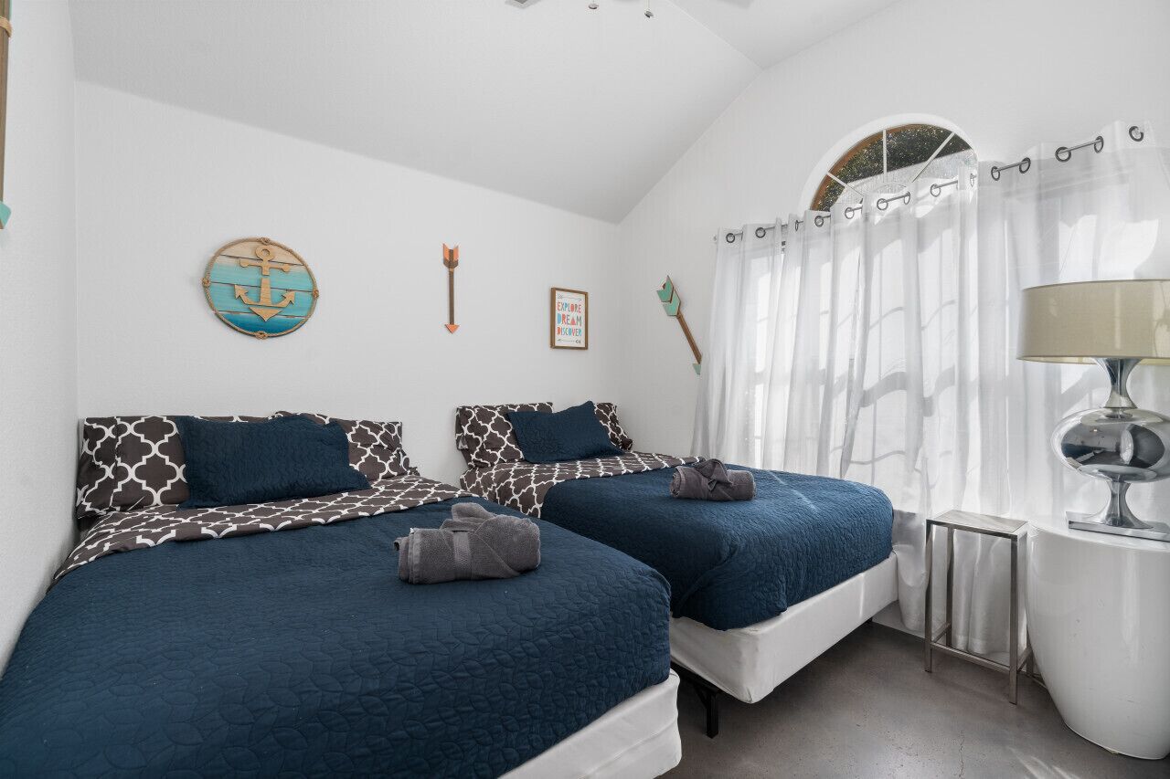 3 bedrooms, desk, iron/ironing board, travel crib