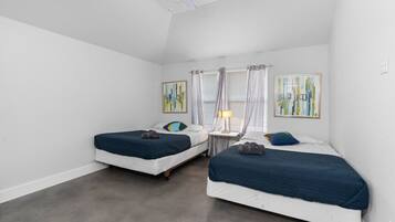 3 bedrooms, desk, iron/ironing board, travel crib