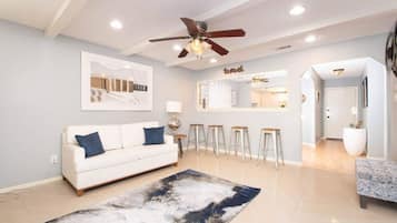 Televisión y chimenea