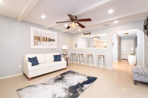 TV, fireplace - Austin Alternative Perfect for Large Families (Round Rock)