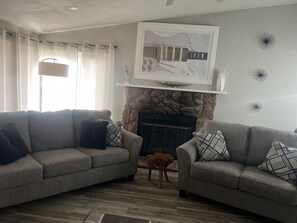 Smart TV - Modern Home Perfect for Vacations in Sparks / Reno (Sparks)