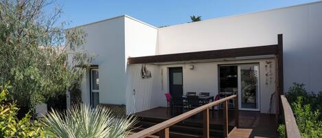 تناول الطعام بالخارج