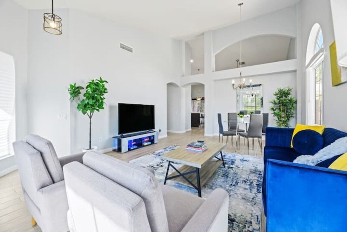 💙Stylish & Modern💙 4Bed-2Bath, Pool, Pet-Friendly, Central